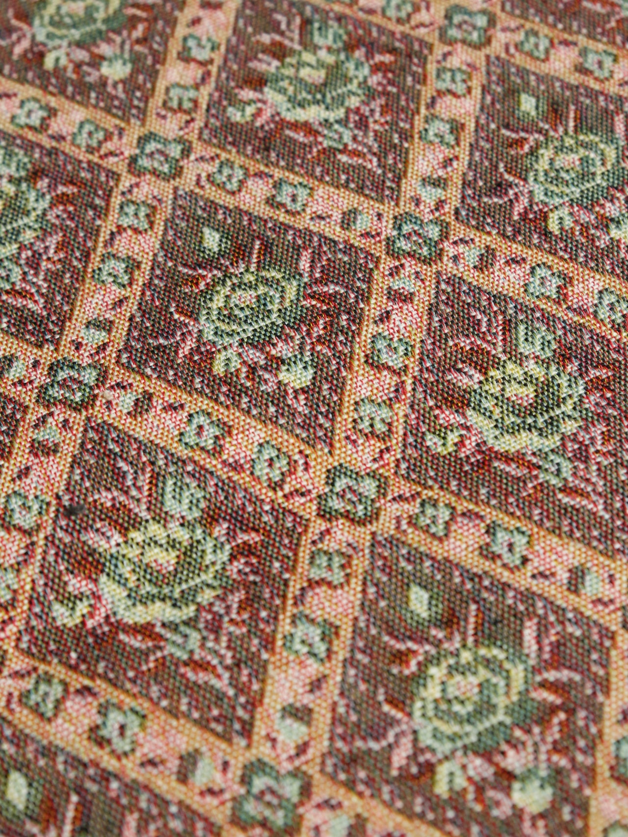 2000's USA Diagonal Lattice Floral Gobelin