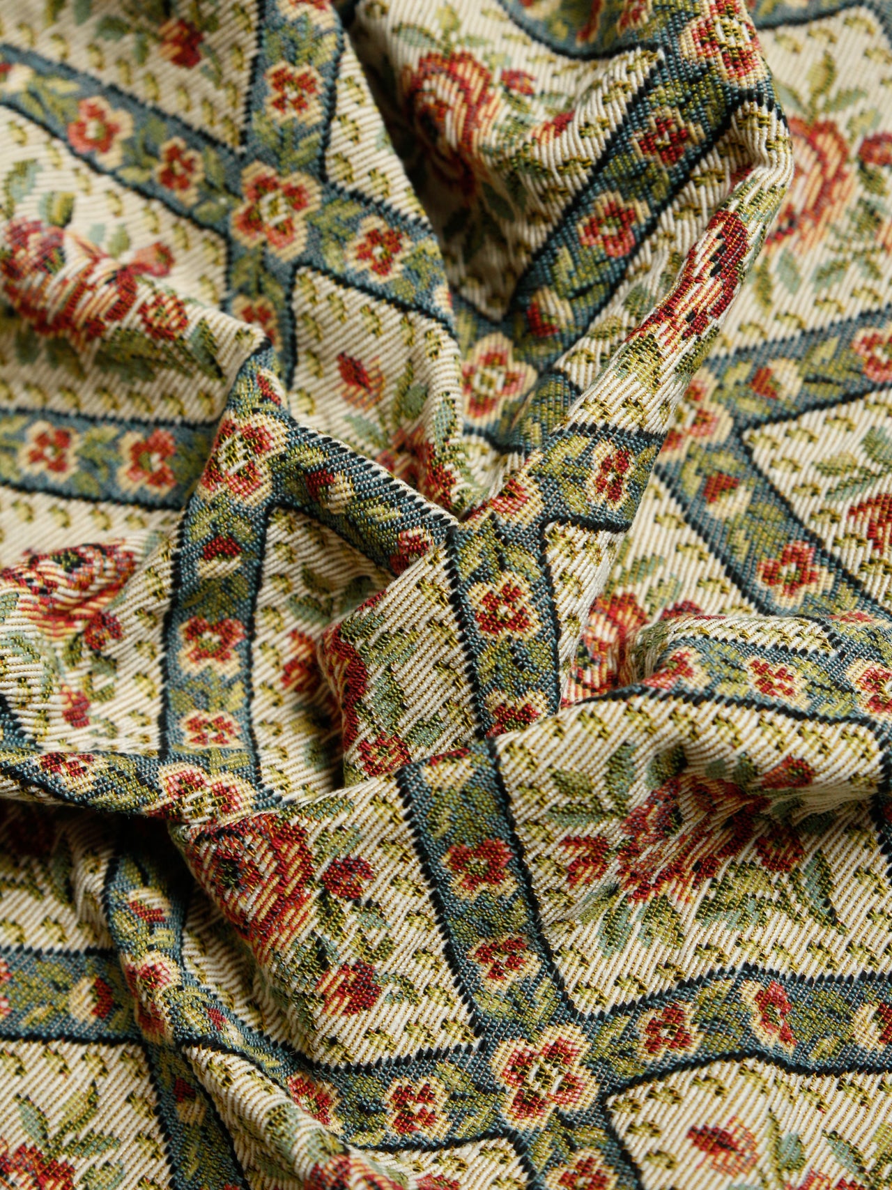 2000's USA Diagonal Lattice Floral Gobelin