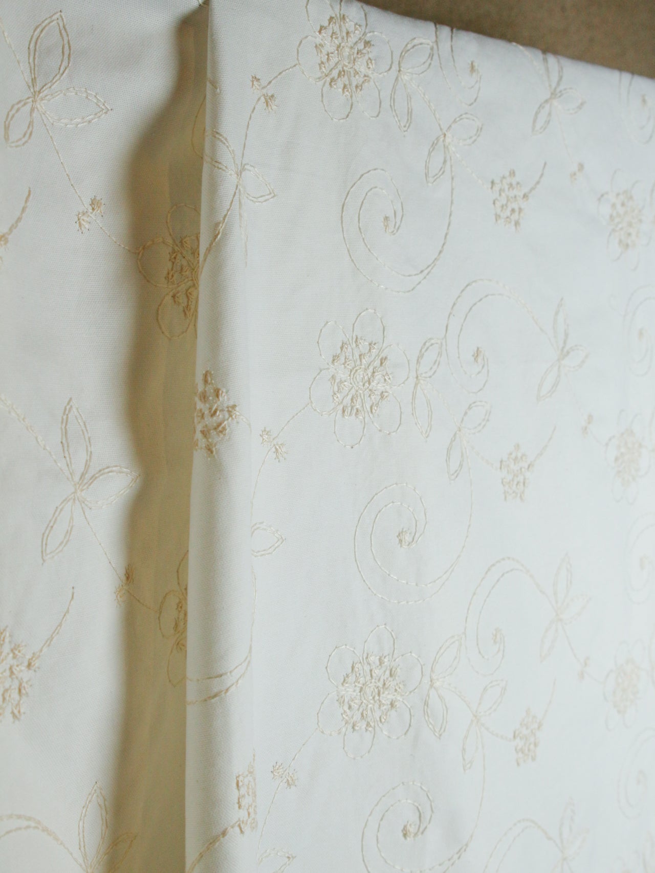 2000's USA Botanical Floral Embroidered Cotton Fabric