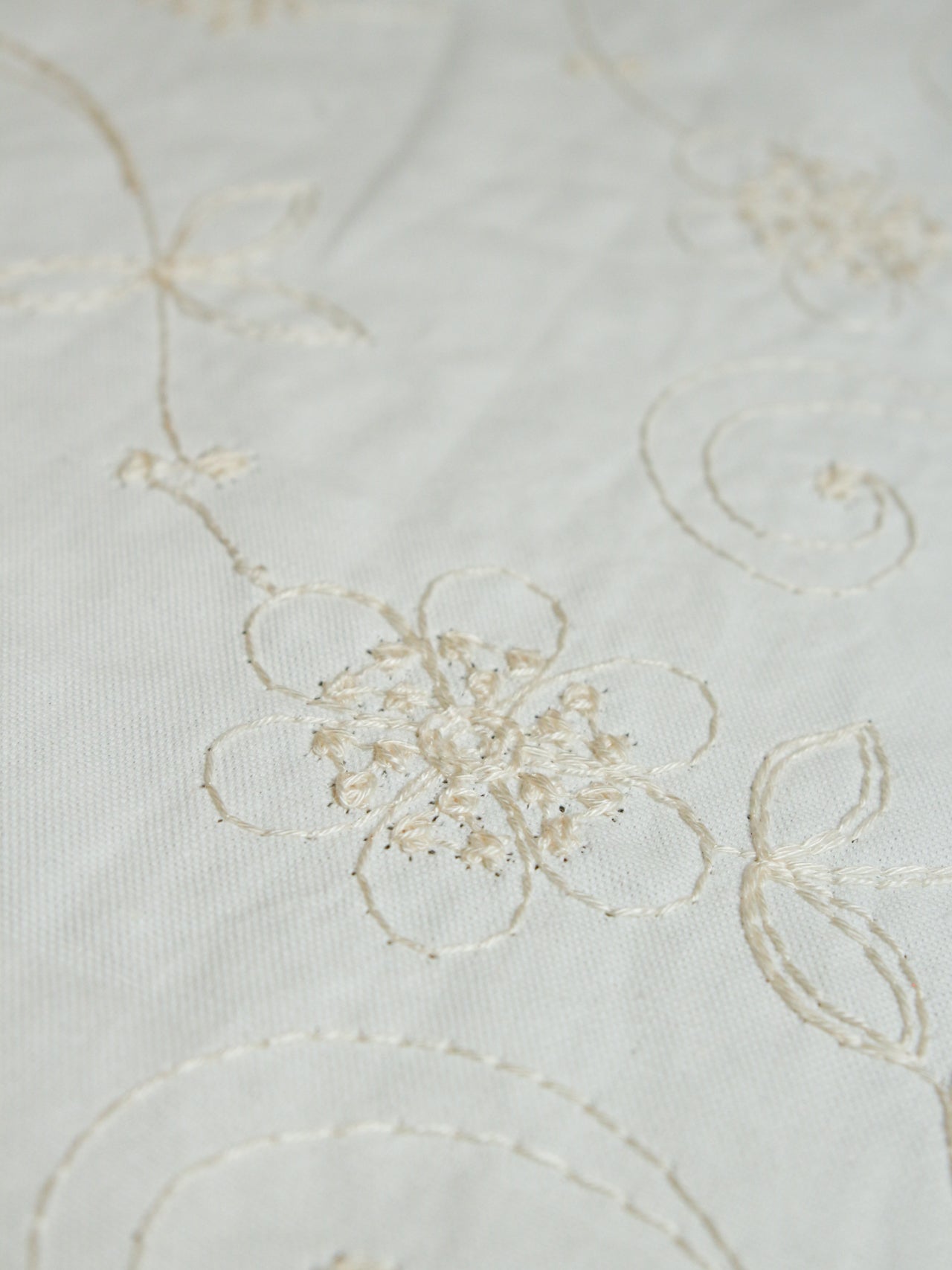 2000's USA Botanical Floral Embroidered Cotton Fabric