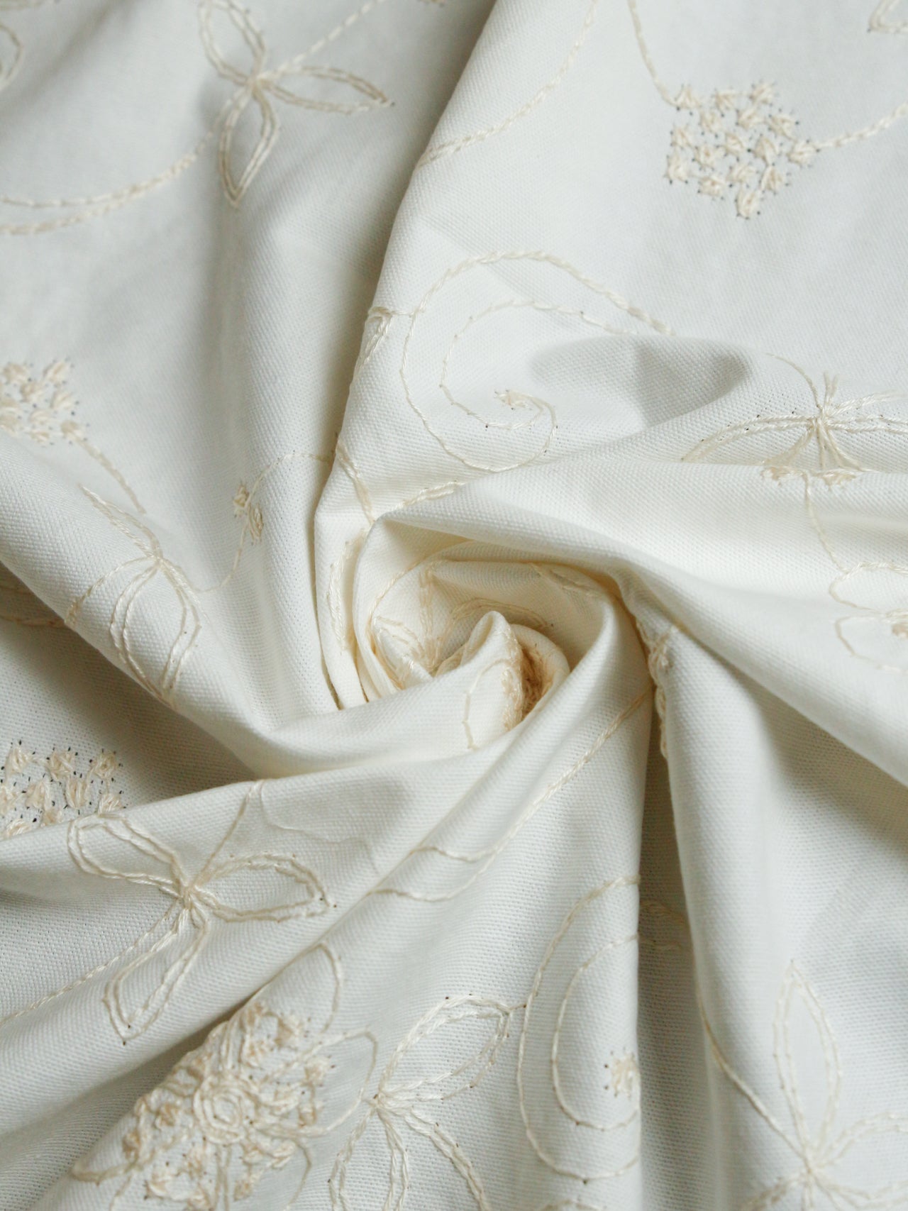 2000's USA Botanical Floral Embroidered Cotton Fabric